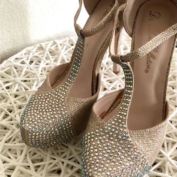 De Blossom Collection✨💎Opalescent Crystal Encrusted T-Strap Stilettos!✨💎 - Picture 6 of 7